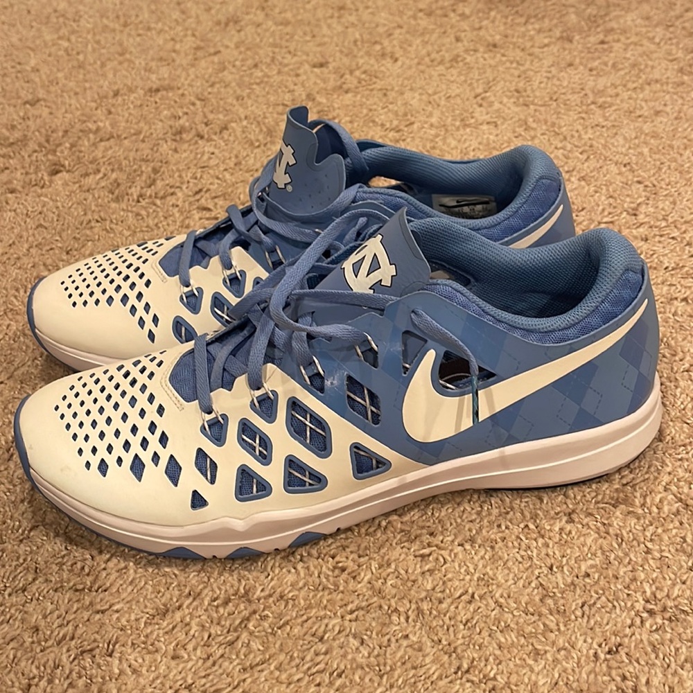 NIKE UNC team shoes